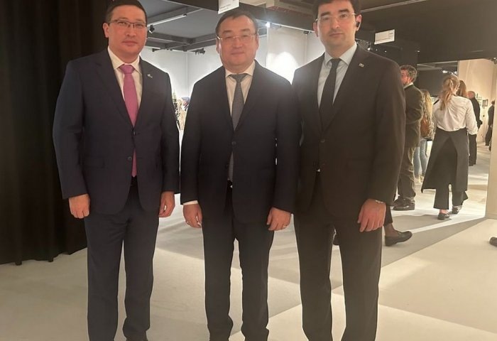 Посол Туркменистана в Бельгии Сапар Пальванов на выставке Antika Namur Art Fair, 9 ноября, 2024 г., Намюр, Бельгия