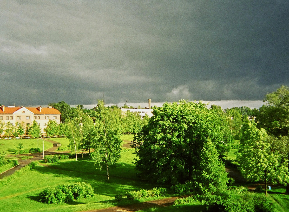 Великий Новгород. Набережная реки Гзень 13.06.2003