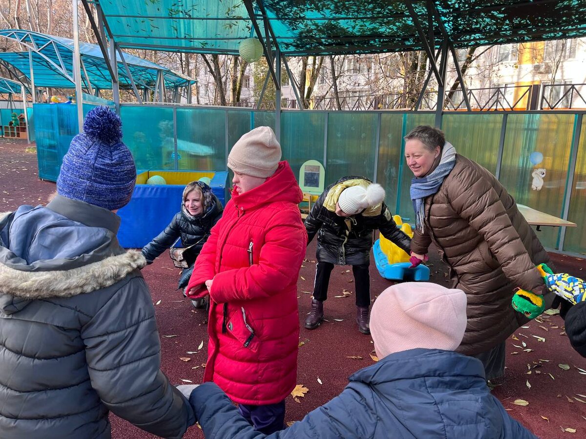 Конечно, можно и хоровод поводить...