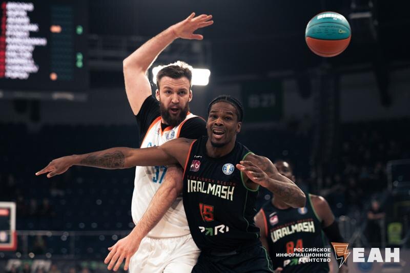    Фото: Ирина Кинзабева/Джавонте Даглас дал импульс атакам «Уралмаша»