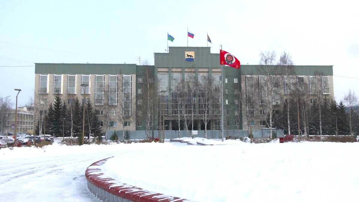    В Сургуте установили стяг в поддержку бойцов СВО