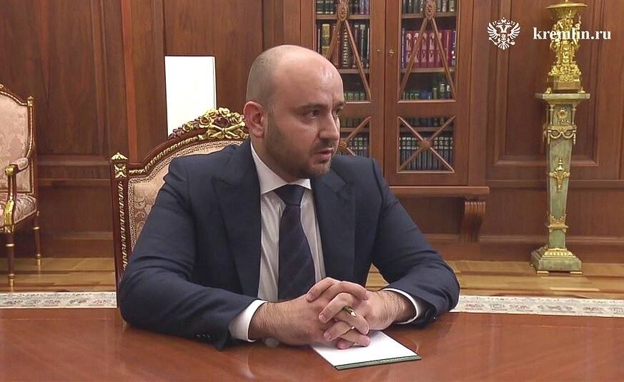 Вячеслав Федорищев старые договоренности пока лишь технично складывает в столФото: kremlin.ru