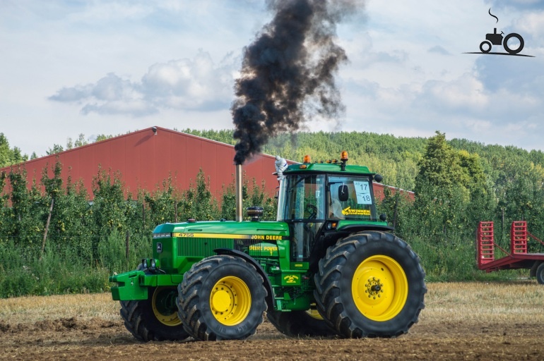 (источник: jdtractors.tumblr.com)