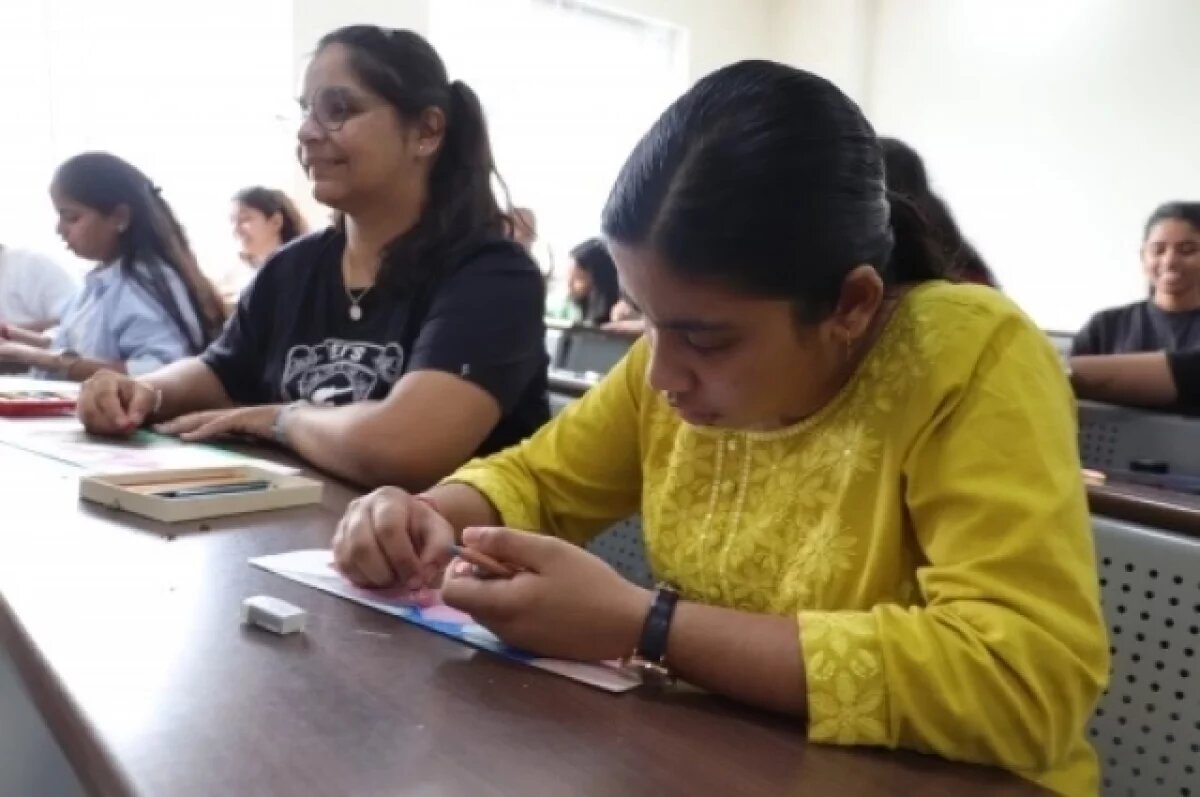    Художники из Алтайского края дали мастер-классы по живописи в Индии