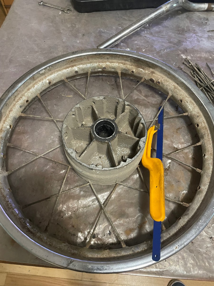 Ножевка по металлу много мне помогала.