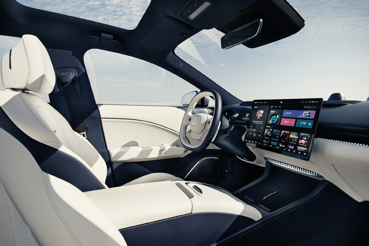 Zeekr 007 – интерьер. 