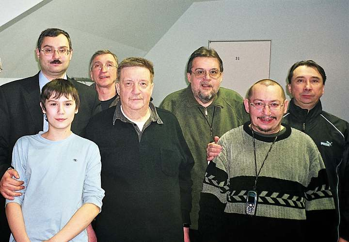 В верхнем ряду двое правых-Капитанаки и Аладьин, перед ними Дулькевич