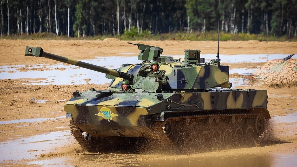 На фото: «Лотос» - российское самоходное орудие 2С42. Новая боевая машина для ВДВ России. Источник фото: https://topwar.ru/159556-sao-lotos-poluchit-planirujuschij-boepripas-glissada.html