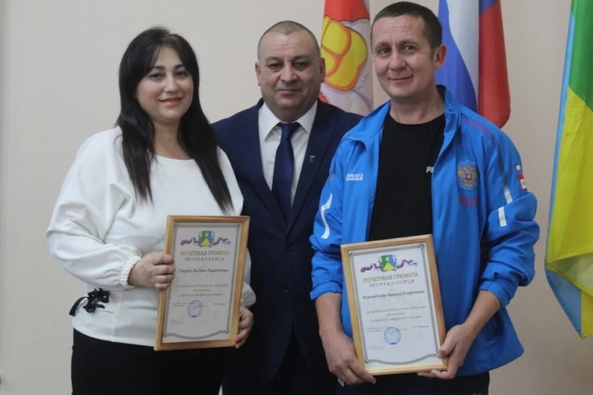    В Кунашаке наградили физрука и повара, спасших школьников от неадеквата