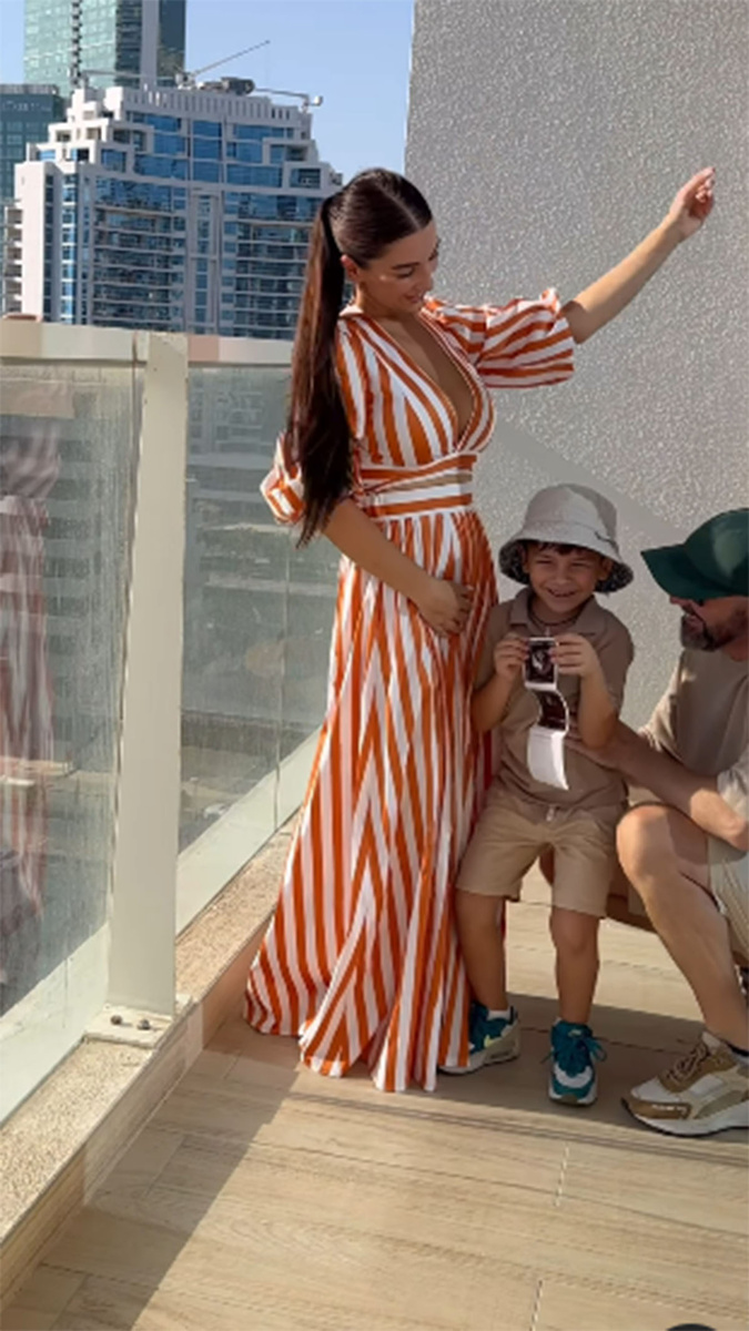 Дана Николенко с сыном и отцом будущего малыша. Фото: соцсети Даны Николенко