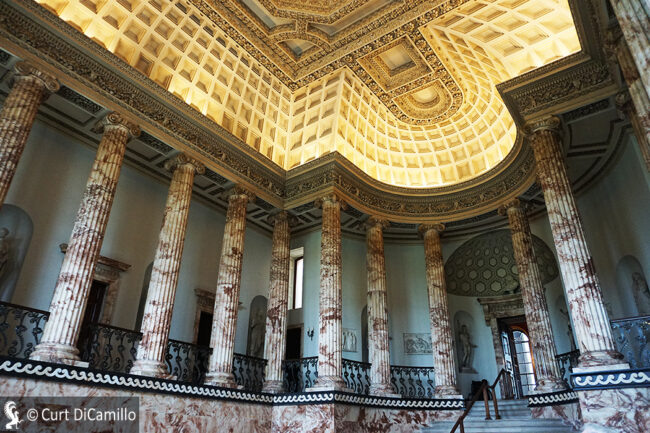 Холкем-Хаус. Мраморный зал. Фото https://www.thedicamillo.com.