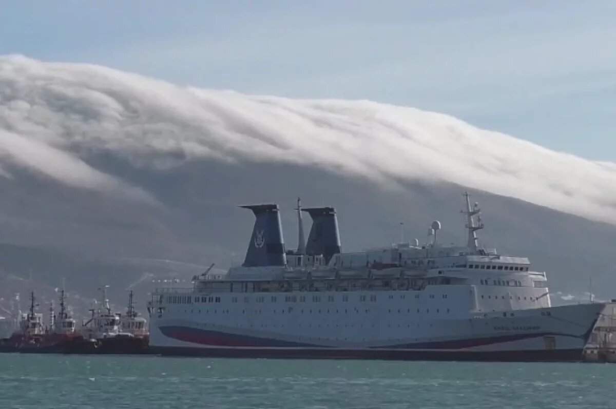    В Новороссийске сняли на видео предвещающие норд-ост бородатые облака