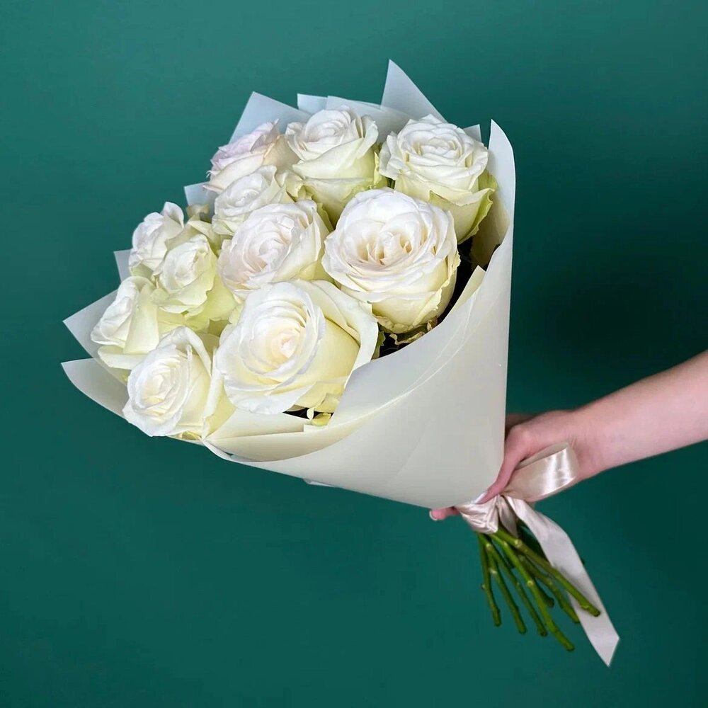 Букет цветов из 11 эквадорских роз Альба - www.moscvetok.ru