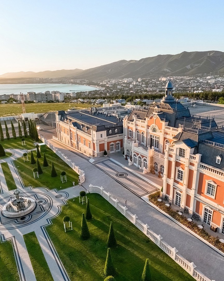 фото с официального сайта винодельни: https://chateaudetalu.ru/