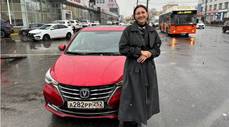 Valeria Tsjernigina har kjøpt bil med en lånerente på bare 17 prosent. Foto: Jan Espen Kruse