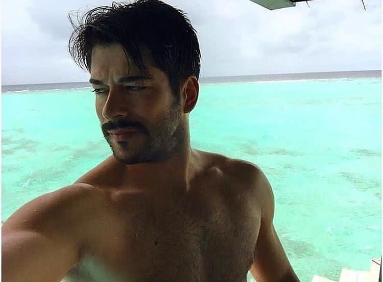 Бурак Озчивит