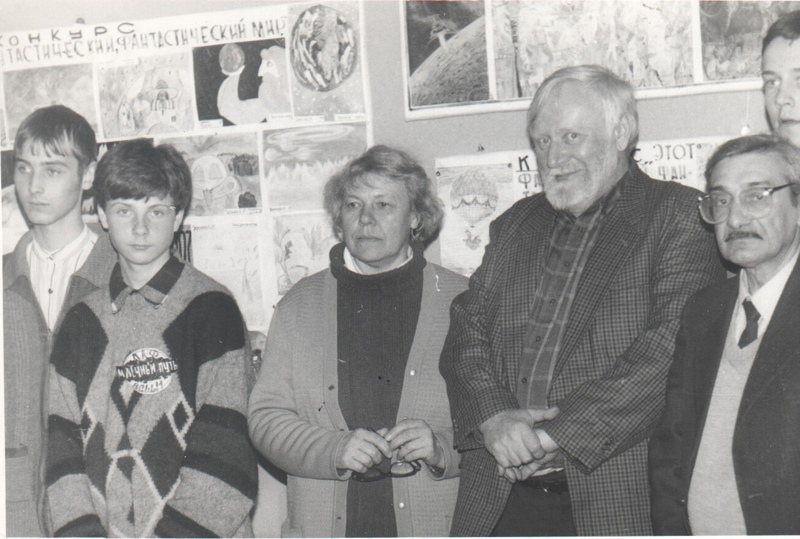 Игорь Всеволодович в окружении членов КЛФ и автора музыки к гимну КЛФ Валентины Семеновны Качуриной.