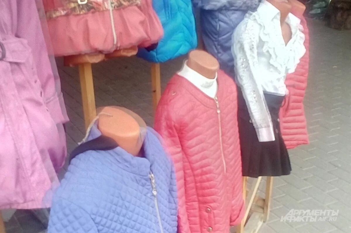    Почти половина жителей Омска мерили одежду на улице