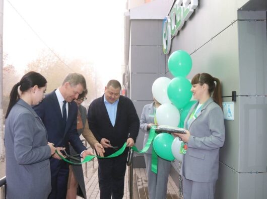    открытие модернизированного офиса Сбера в Сальске // фото: пресс-служба Сбера