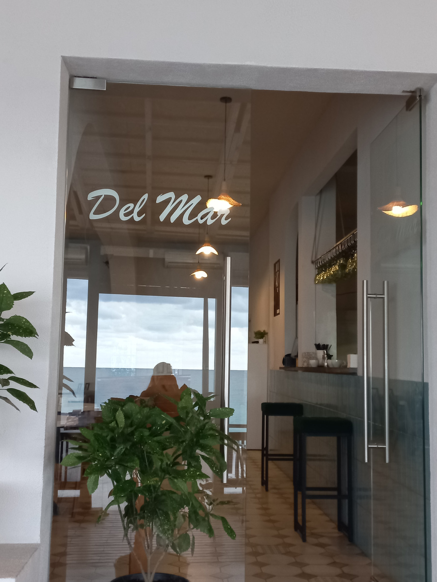 Вход в ресторан