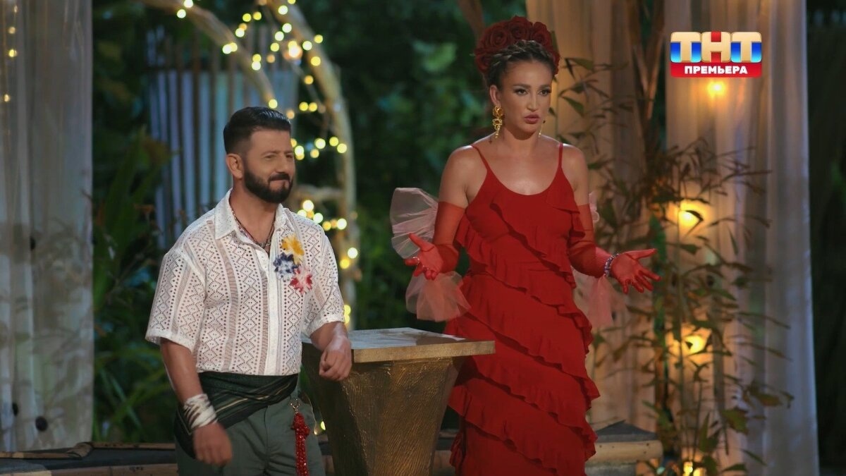 Ольга Бузова и Михаил Галустян в шоу «Звезды в джунглях». Фото: телеканал ТНТ 