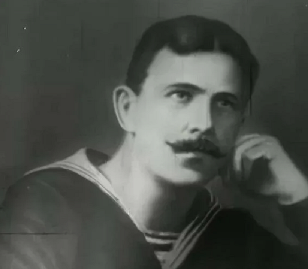 Их лидером был волевой и решительный матрос Павел Дыбенко. 