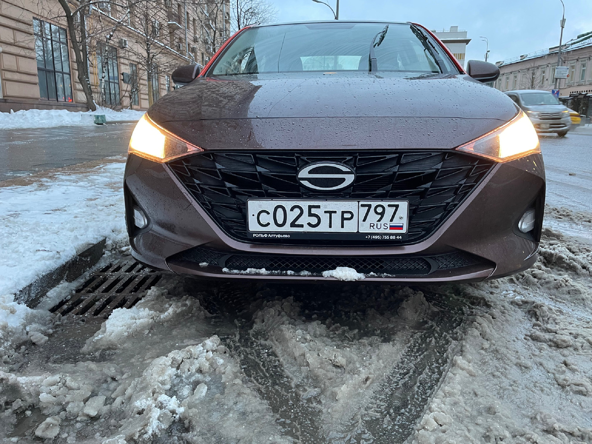 Решетка радиатора как у разъяренной акулы, а по факту - типичный китайский карп, объевшийся стероидов!