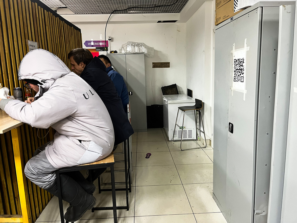 Посадочные места в шаурмичной →