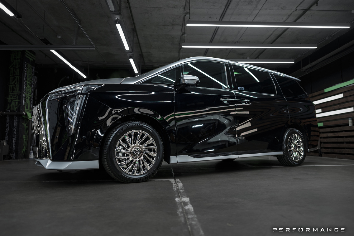 Оклейка в два цвета GAC M8 в СПб