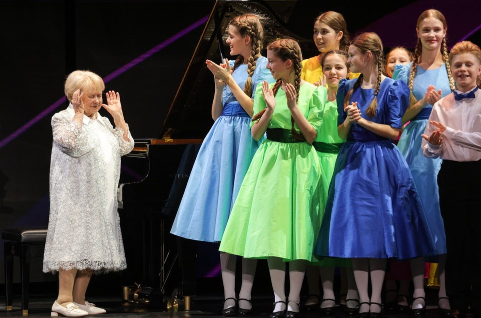    Композитор Александра Пахмутова во время гала-концерта ArtMasters в Государственном академическом Большом театре. Фото: Сергей Карпухин/ТАСС