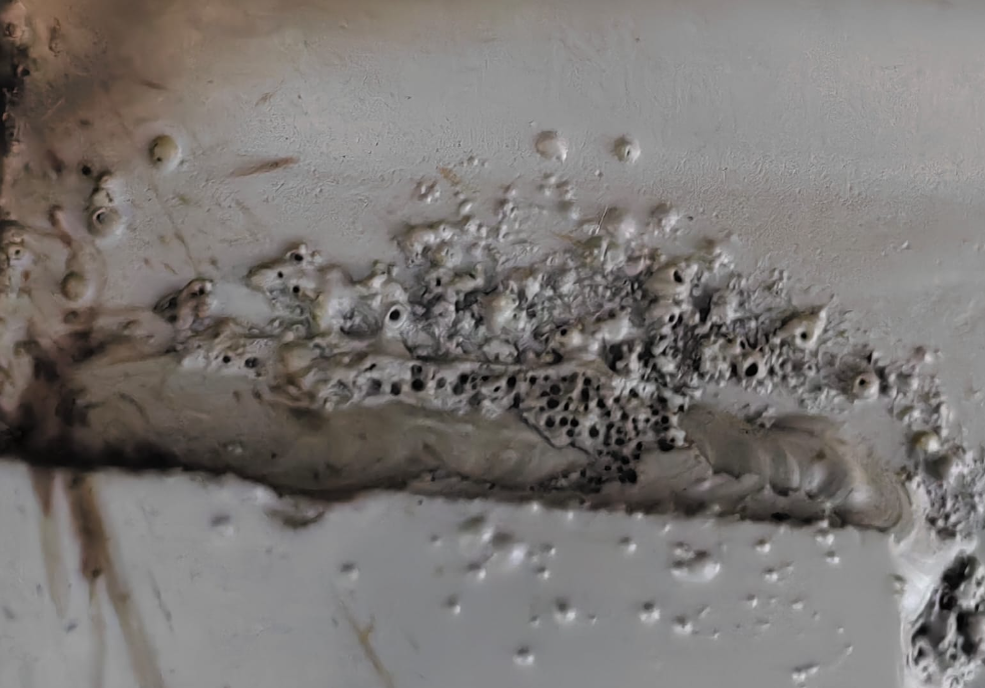 Пример брызг на шве и в околошовной зоне.(+ много шлака)