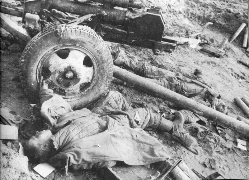 Погибший русский артиллерист