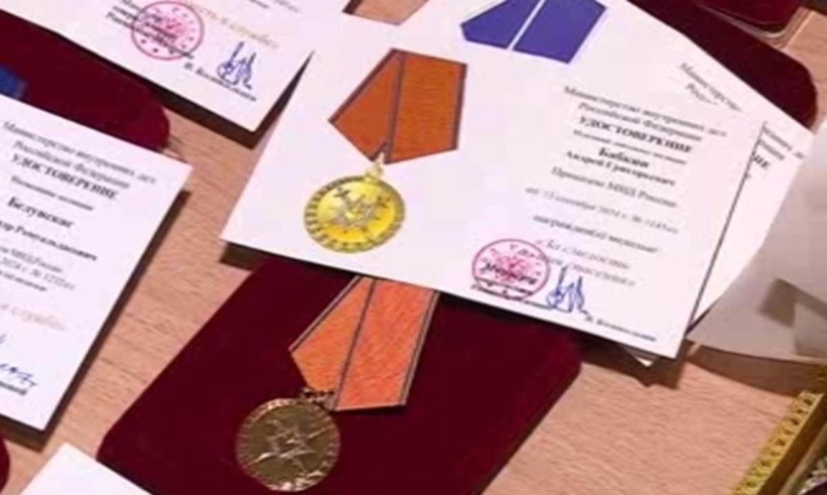    Лучшим полицейским Курской области вручили заслуженные награды за безупречную службу