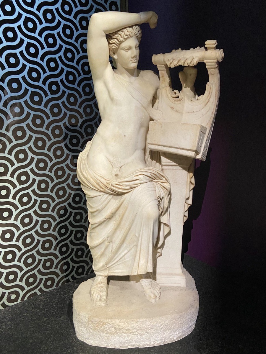 Статуя Аполлона 2 век н.э. (Археологический музей Стамбула)