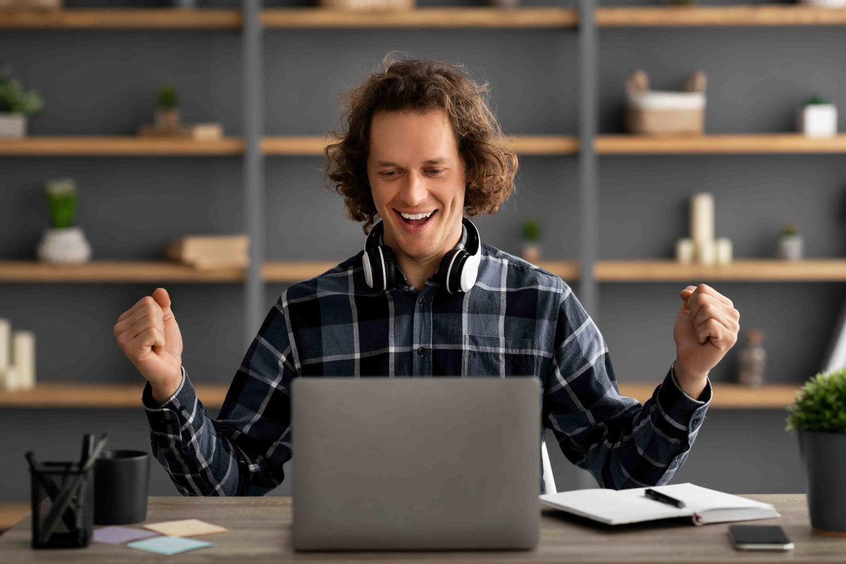 Узнать, что ваш любимый сайт "задэдосили" - неприятно, при этом еще есть шансы, что вы сами стали одним из ничего не подозревающих участников подобных атак.