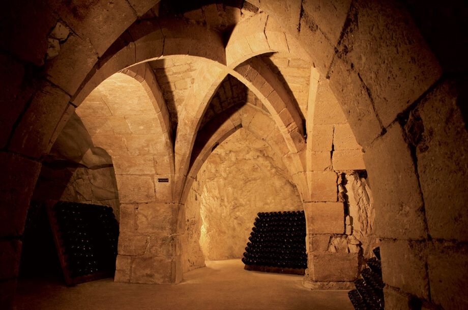 Те самые винные подвалы (источник фото здесь и ниже - www.decanter.com) 