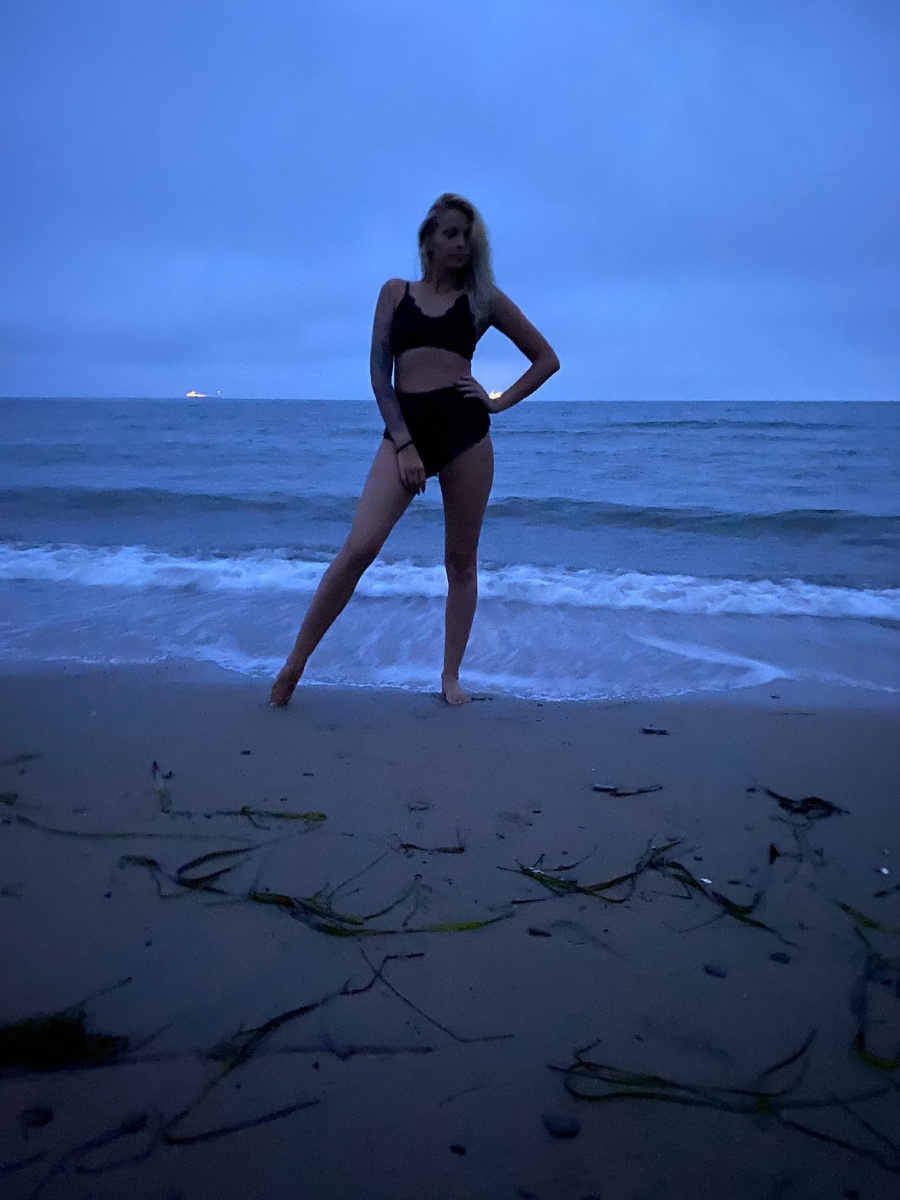 На этом фото все также неуверенная в себе девчонка 😅