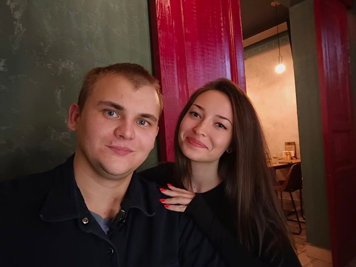 Фото с одной из первых съёмок в ресторанах