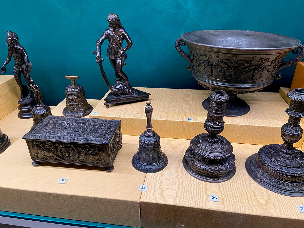 vvoe / Shutterstock / FOTODOM📷Статуэтки из чугуна