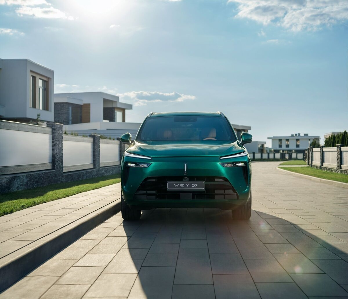 При полном баке и заряженной батарее вы сможете проехать на WEY 07 больше, чем от Москвы до Казани