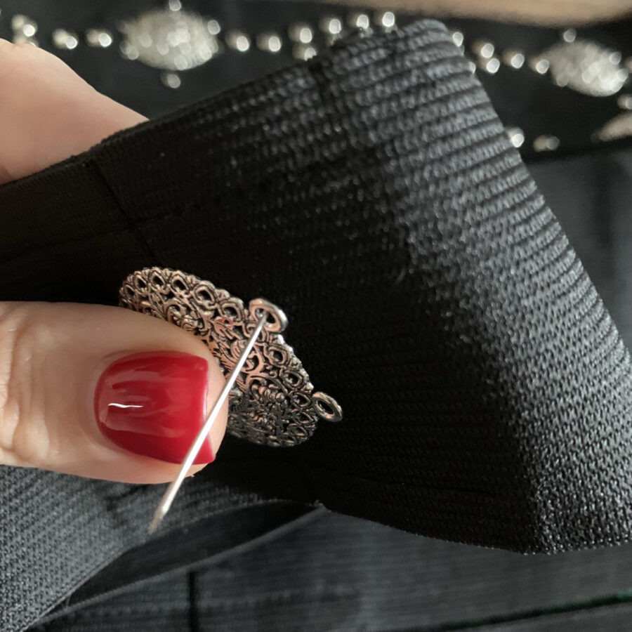    Пояс с заклепками   
Источник: Мария Моднова для Креаликум