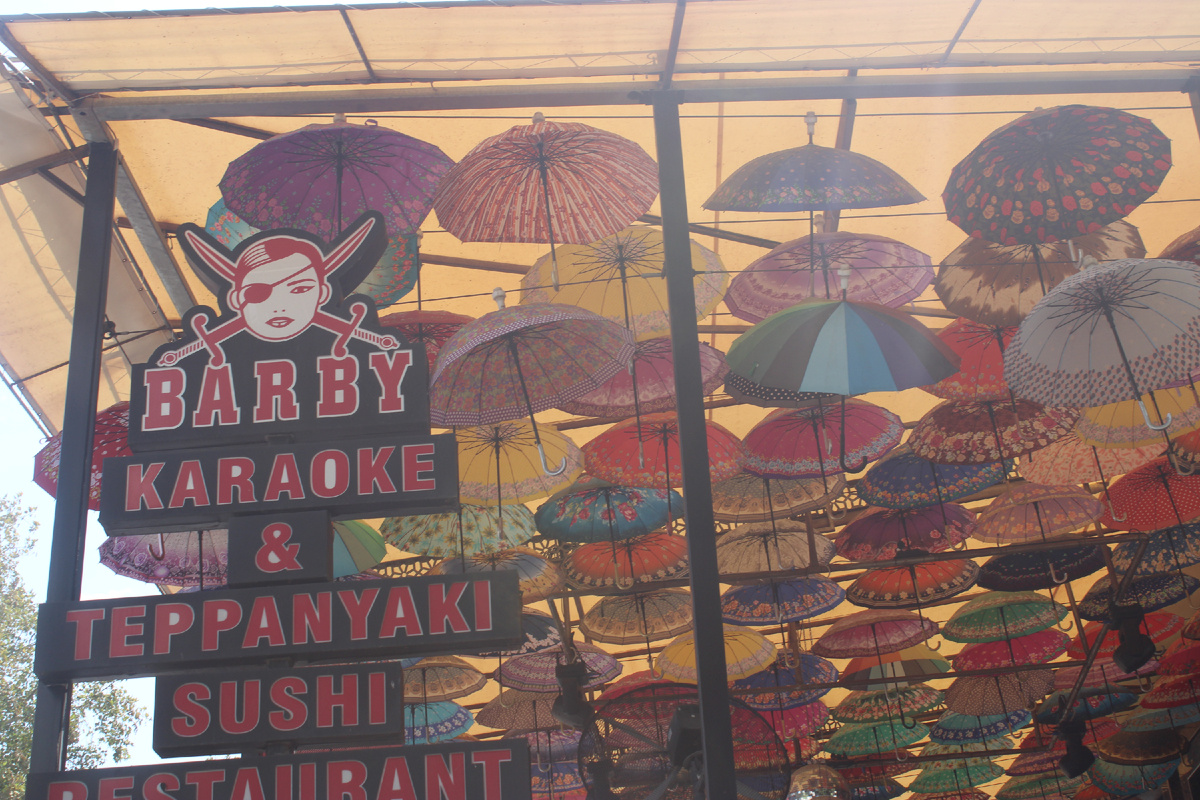 Тут есть своя "Улица зонтиков"