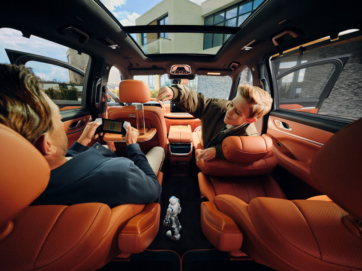 Сиденья в WEY 07 отделаны кожей наппа и оснащены вентиляцией и подогревом. Так что вам будет комфортно в поездках зимой и летом