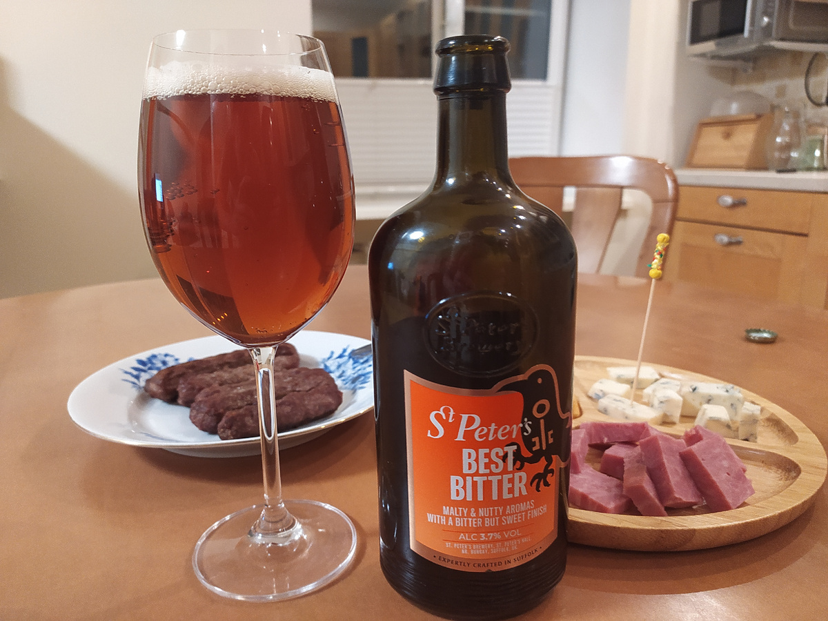 Бутылка как из-под виски или рома.