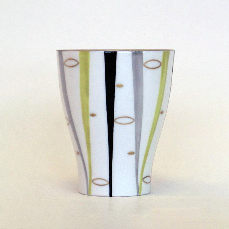 Стакан из набора для воды «Золотые чечевички». 1960 год, ЛФЗ. Автор формы «Криночка» Серафима Евгеньевна Яковлева, автор росписи Лидия Ивановна Лебединская