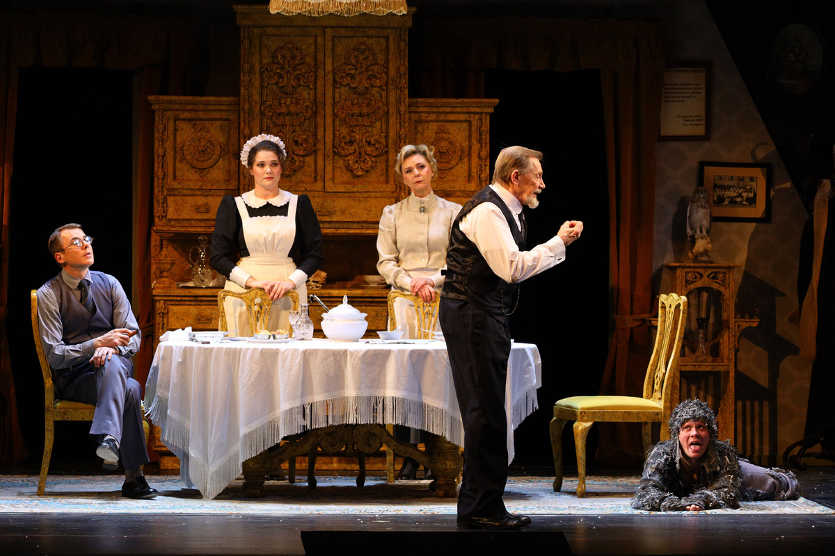 Спектакль "Собачье сердце" (фото из интернета, сайт Малого театра).