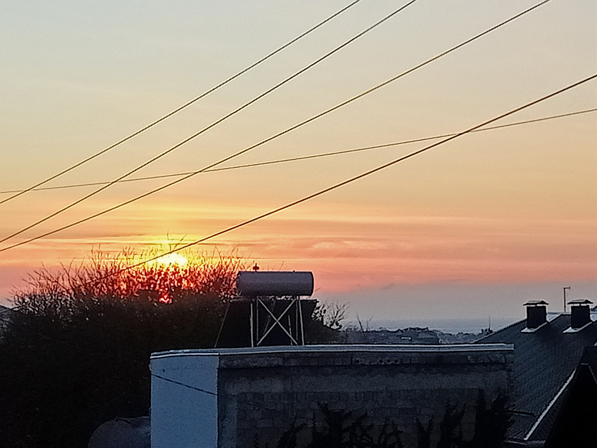 Ниже заката - море