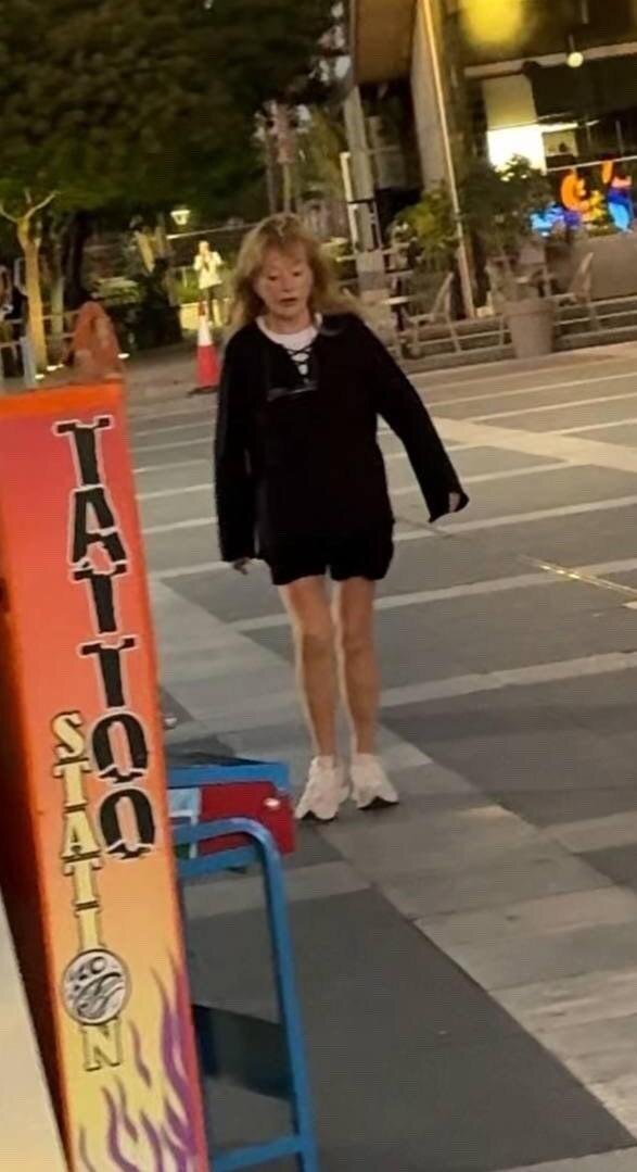 Виктория Залесская опубликовала фотографию, на которой запечатлена певица Алла Пугачева.