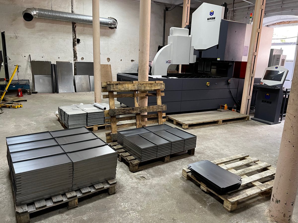 Панелегиб CFI LHA 1400PC3