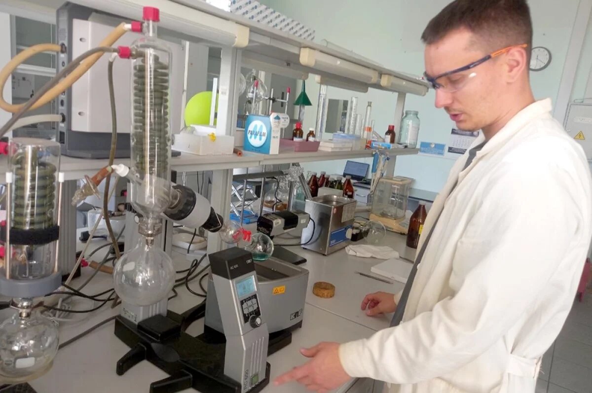    Молодость в лабораториях.